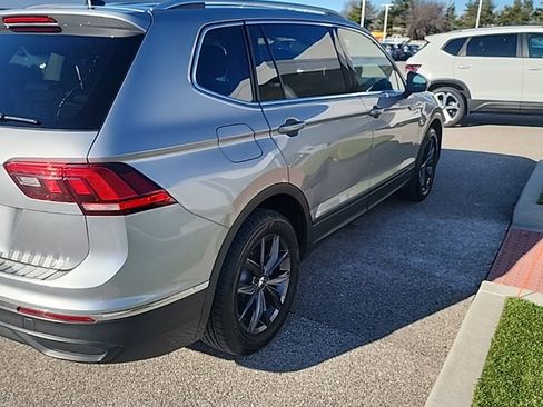 Used 2022 Volkswagen Tiguan SE image 1