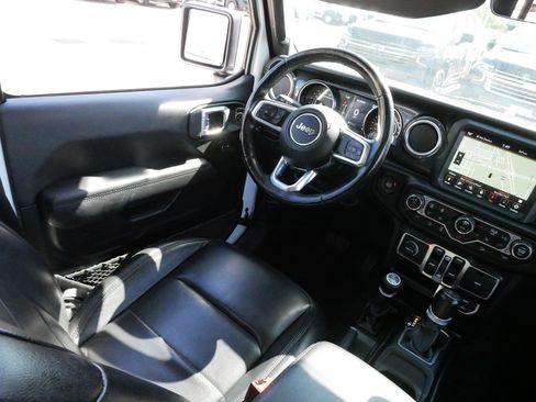 Used 2020 Jeep Wrangler Unlimited Sahara AWD/4WD image 9