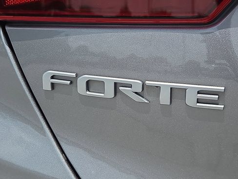 Used 2024 Kia Forte LXS w/ LXS Technology Package FWD image 9