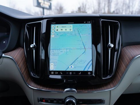 Used 2022 Volvo XC60 B5 Momentum image 31