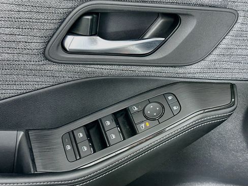 Used 2023 Nissan Rogue SV FWD image 15
