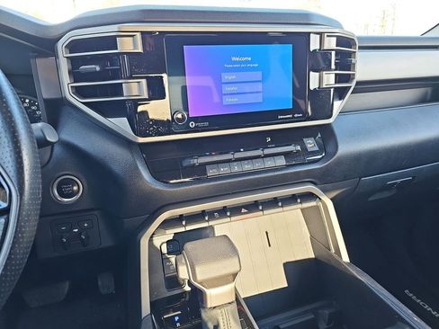 Used 2022 Toyota Tundra SR5 w/ SR5 Convenience Package image 21