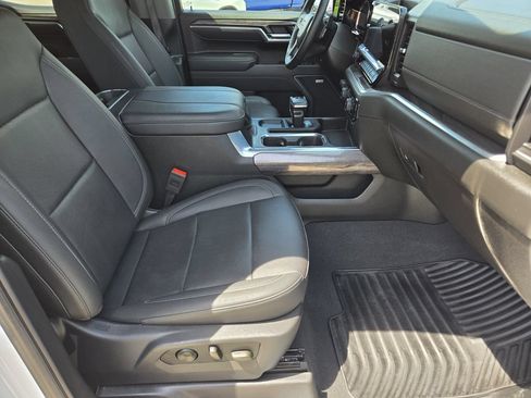 Used 2025 Chevrolet Silverado 1500 LTZ AWD/4WD image 17