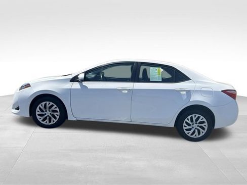 Used 2017 Toyota Corolla LE FWD image 2