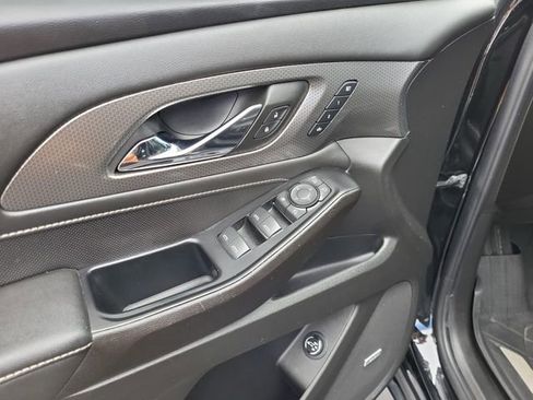 Used 2023 Chevrolet Traverse Premier image 11