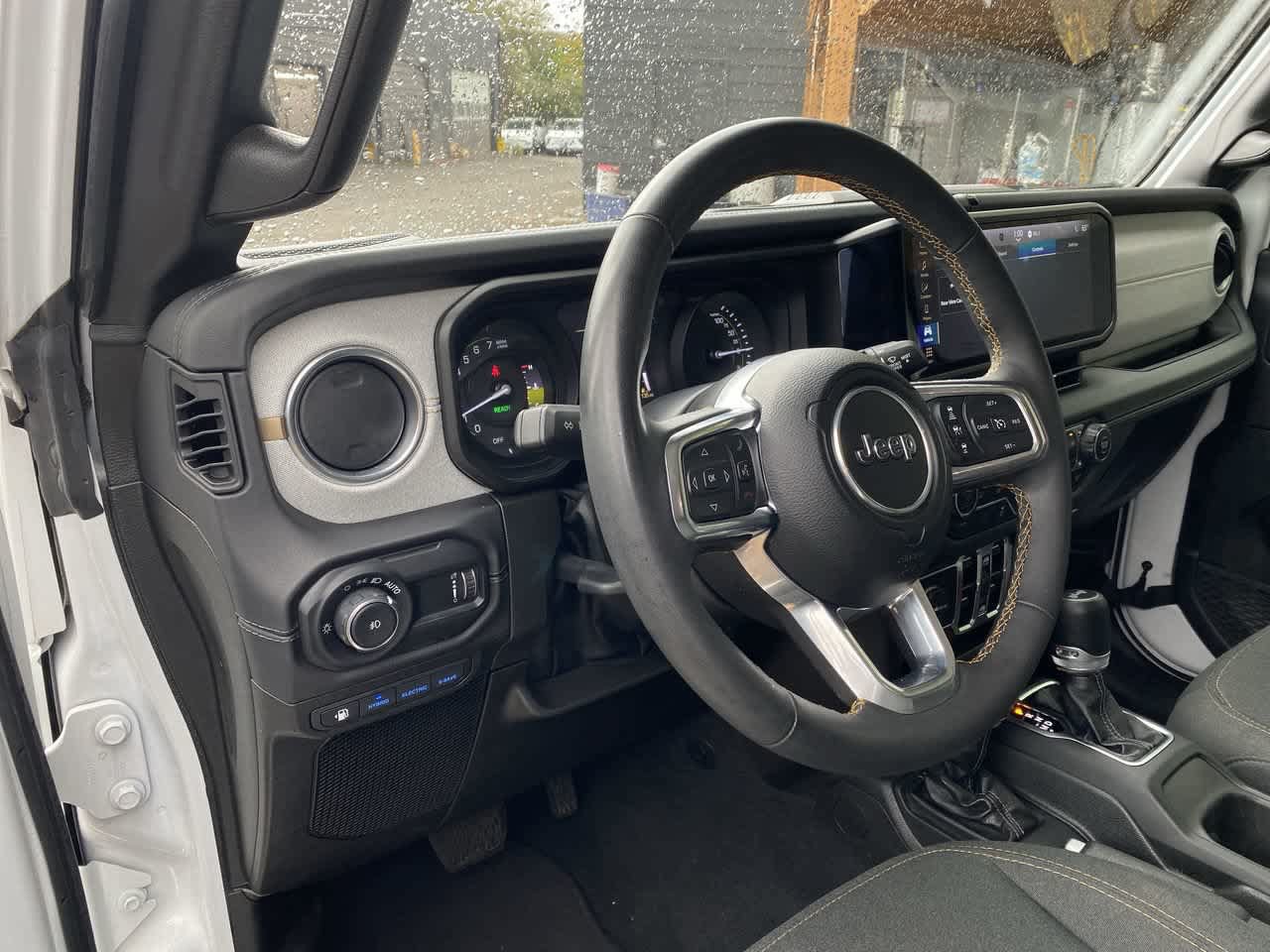 Used 2024 Jeep Wrangler Unlimited Sahara AWD/4WD image 2