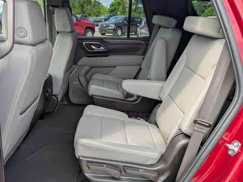 Used 2024 Chevrolet Tahoe Z71 w/ Luxury Package AWD/4WD image 13