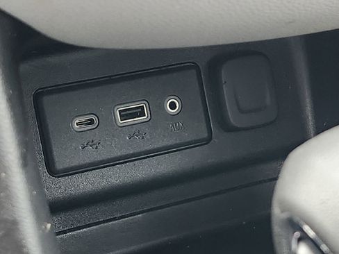 Used 2022 Chevrolet Equinox LS image 27