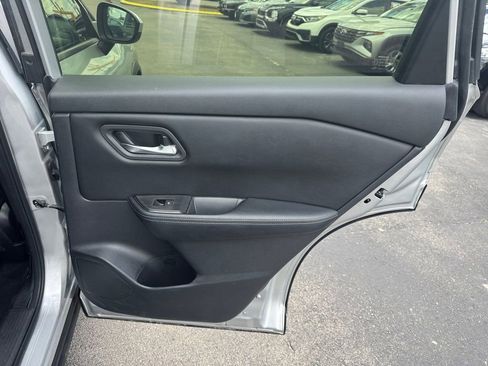 Used 2024 Nissan Rogue SV AWD/4WD image 23