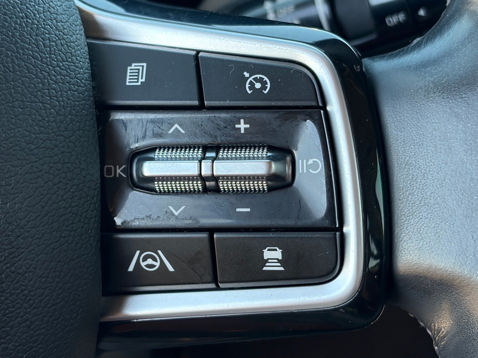 Used 2023 Kia Carnival SX FWD image 29