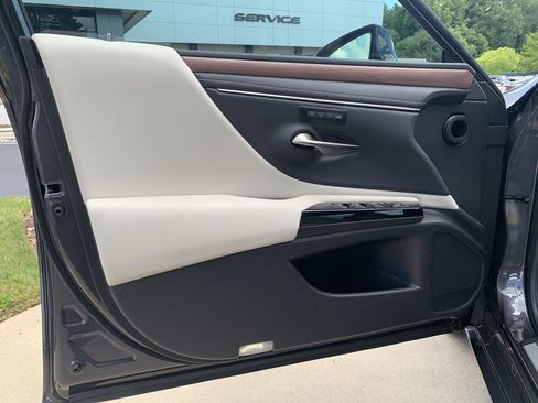 Used 2024 Lexus ES 300h w/ Technology Package FWD image 14