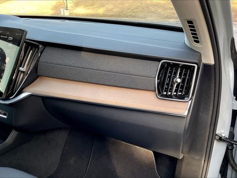 Used 2025 Volvo XC90 B6 Core w/ Protection Package Premier image 19