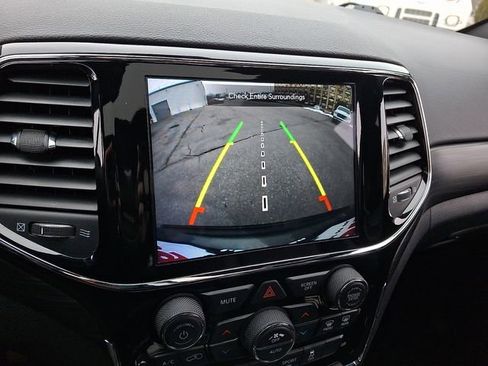 Used 2020 Jeep Grand Cherokee Altitude image 18