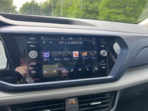 Certified 2023 Volkswagen Taos SE w/ Panoramic Sunroof Package FWD image 21