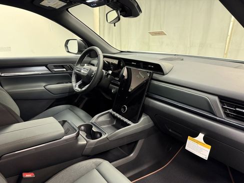 New 2026 GMC Terrain AT4 w/ LPO, Black Badging Package image 15