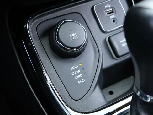 Used 2017 Jeep Compass Limited AWD/4WD image 22