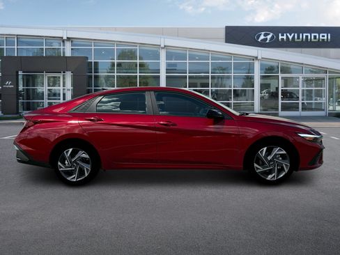 New 2025 Hyundai Elantra Sport FWD image 9
