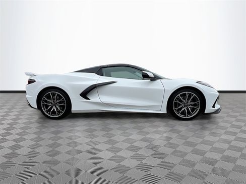 Used 2025 Chevrolet Corvette Stingray Premium Conv w/ Z51 Performance Package image 8