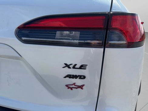 Used 2022 Toyota Corolla Cross XLE w/ Convenience Package image 29