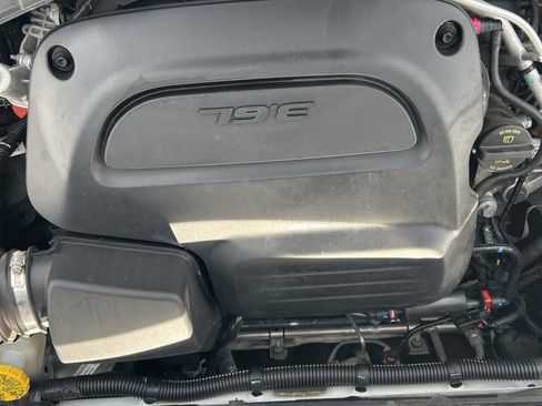 Used 2023 Chrysler Pacifica Touring-L FWD image 4