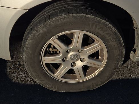 Used 2010 Chrysler Town & Country Touring image 5