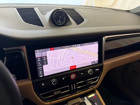 Certified 2026 Porsche Macan AWD/4WD image 23