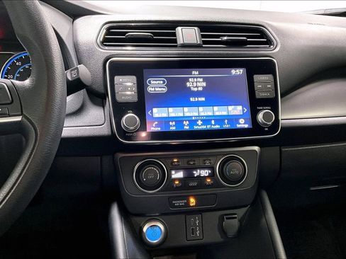 Used 2025 Nissan Leaf S image 8