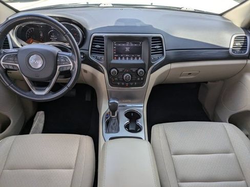 Used 2020 Jeep Grand Cherokee Laredo RWD image 15