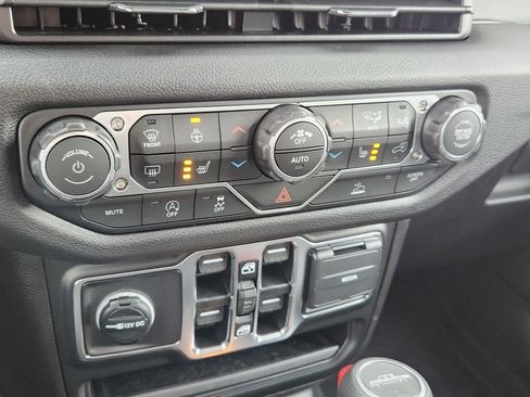 New 2025 Jeep Gladiator Sport image 24