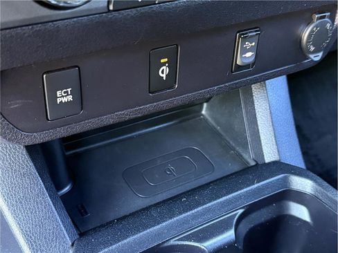 Used 2017 Toyota Tacoma TRD Off-Road w/ Tow Package (A/T) image 19