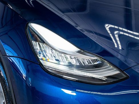 Used 2023 Tesla Model Y Long Range image 18