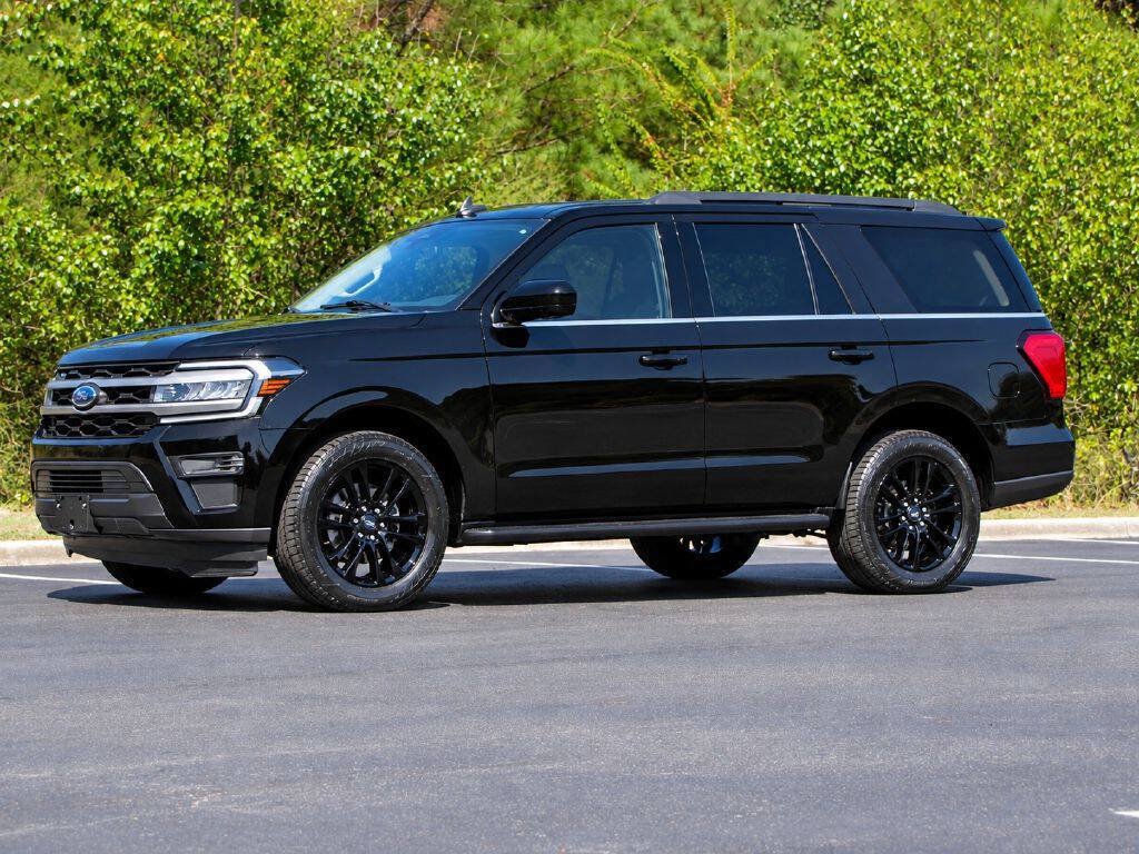 Used 2024 Ford Expedition XLT RWD image 3