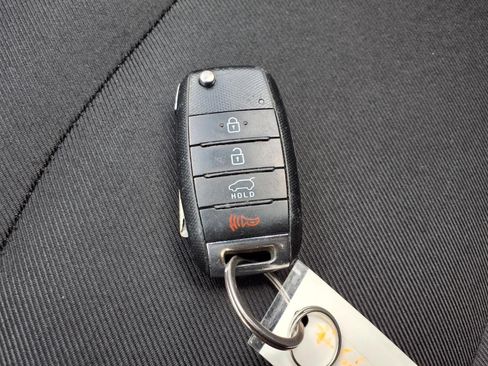 Used 2017 Kia Soul + FWD image 27