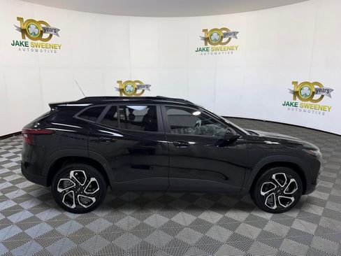 Used 2024 Chevrolet Trax RS w/ Sunroof Package FWD image 11