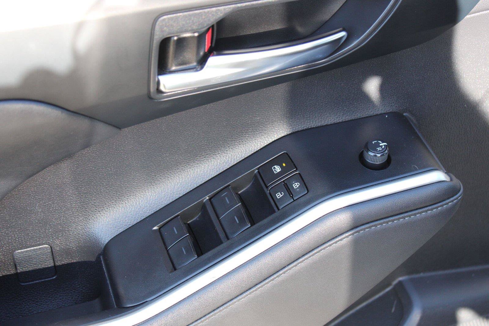 Used 2024 Toyota Highlander XLE AWD/4WD image 25