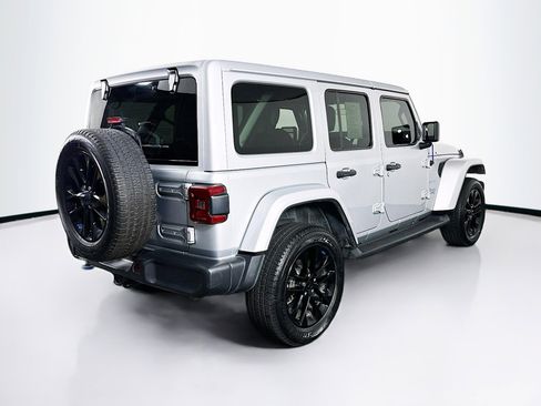Used 2023 Jeep Wrangler Unlimited Sahara w/ Cold Weather Group AWD/4WD image 9