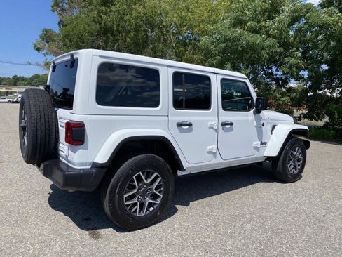 Certified 2025 Jeep Wrangler Unlimited Sahara AWD/4WD image 3