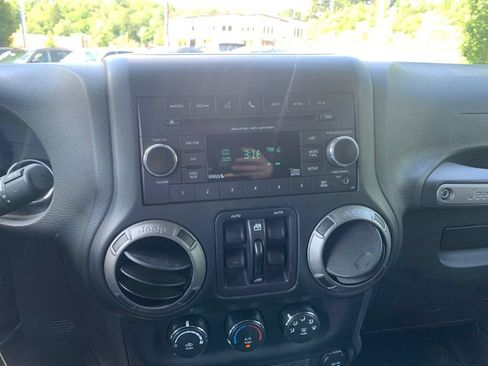 Used 2017 Jeep Wrangler Unlimited Sport w/ Quick Order Package 24S AWD/4WD image 11