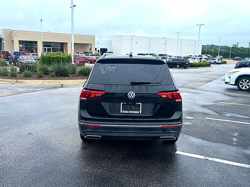 Used 2018 Volkswagen Tiguan SEL FWD image 5