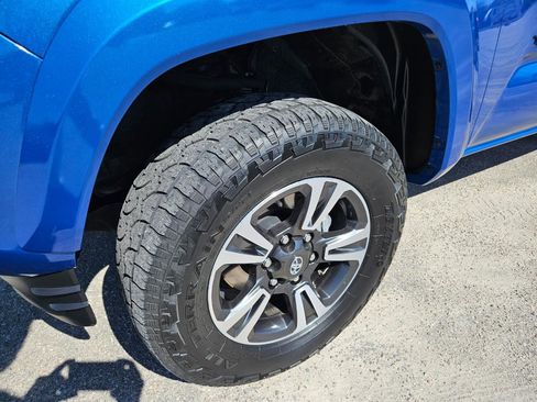 Used 2016 Toyota Tacoma TRD Sport w/ Towing Package image 10