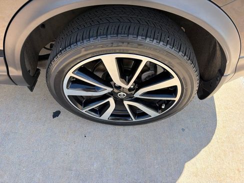 Used 2019 Nissan Rogue Sport SL w/ Premium Package FWD image 9