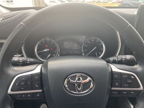 Used 2022 Toyota Highlander XLE image 17