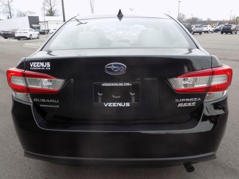 Used 2017 Subaru Impreza 2.0i Premium image 5