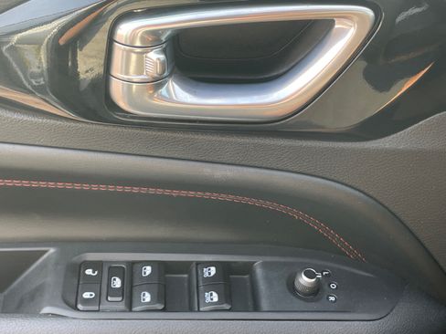 Used 2025 Jeep Compass Trailhawk AWD/4WD image 18