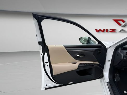 Used 2021 Lexus ES 250 w/ Premium Package image 9