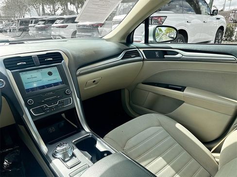 Used 2020 Ford Fusion SE image 22