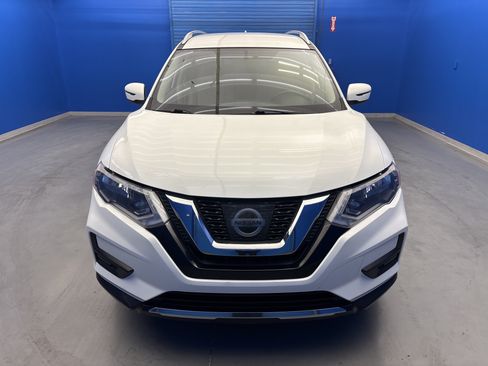 Used 2017 Nissan Rogue SV FWD image 3