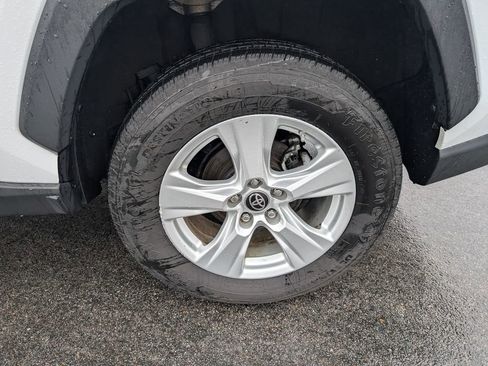 Used 2021 Toyota RAV4 LE AWD/4WD image 12