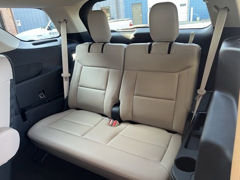 Used 2022 Ford Explorer XLT w/ Equipment Group 202A image 23