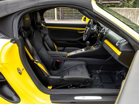 Certified 2016 Porsche Boxster Spyder RWD image 50